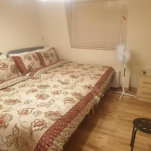 London Luxury 3 Bedroom 2 Bathrooms Flat 1 Min To Redbridge Station Free Parking & Wifi , Wanstead United Kingdom