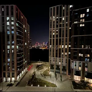 2 Bed Close To Station With Parking , London United Kingdom